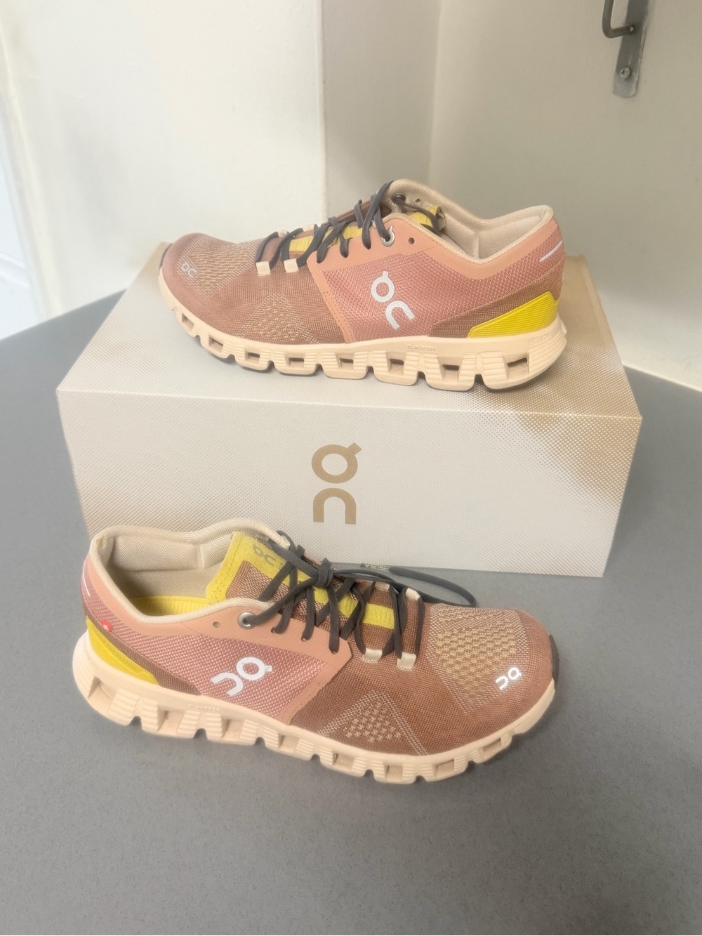 On Running Cloud X Women’s Pink Tan with Yellow Accents women’s run size 8